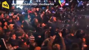 Беркут прессует митингующих на Майдане в Киеве #2 25 11 2013 Ukraine euroclashes
