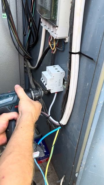 Установка зарядной станции Electra 2 на 22 кВт для Audi E-tron из Китая смотреть онлайн