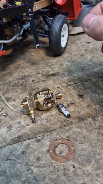 Муравей модель мотороллера с микро бензиновым четырехтактным ДВС. Снова не заводится, разбираю карб смотреть онлайн