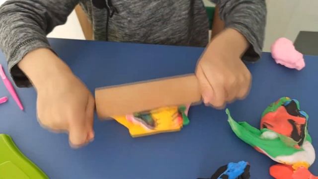 Лепим Блины из Пластилина. Андрюша Распаковывает Пластилин.