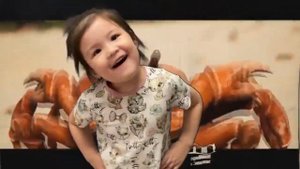 Айсана танцует танец краба #crabdance #IceAna