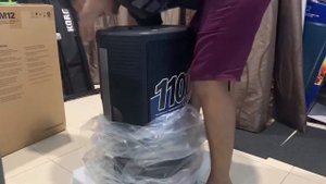 Unboxing Turbosound Milan M12