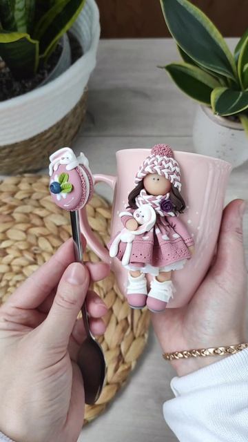Кружка и ложка с декором из полимерной глины