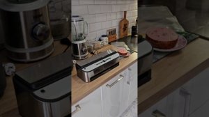 Вакуумный упаковщик на кухне!