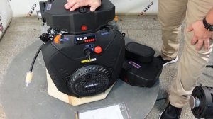 Литровый двигатель LIFAN 35 л.с. 2V90F с механическими рычагами управления и обычным карбюратором.