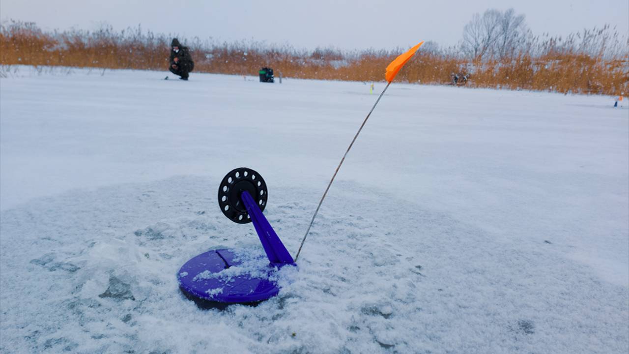 ЗИМНЯЯ РЫБАЛКА НА ЩУКУ 2025 НА РЕКЕ смотреть онлайн