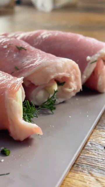 ОЧЕНЬ ВКУСНЫЕ МЯСНЫЕ РУЛЕТЫ С ПЛАВЛЕННЫМ СЫРОМ ВНУТРИ 😋🔥 #shorts #shortvideo #рецепты #быстро смотреть онлайн