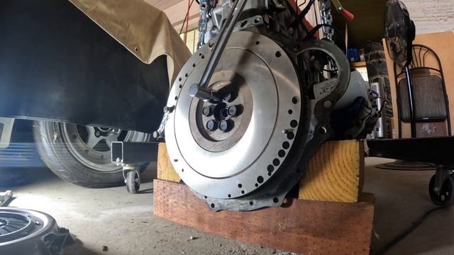 Datsun 510 Flywheel and Clutch Plate Installation смотреть онлайн