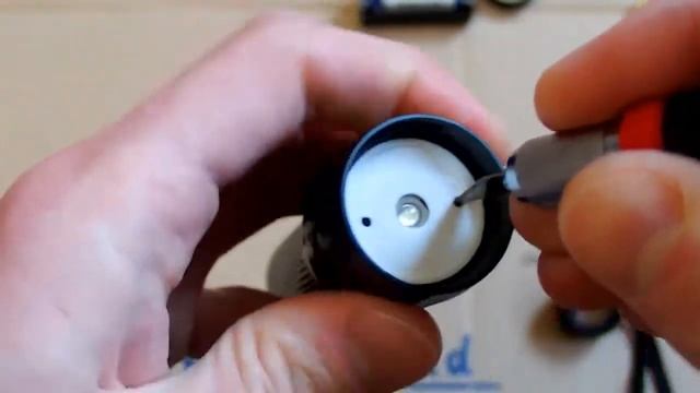 Two $2 LED Flashlights Comparison and Teardown (SkyWolfEye and Noname) смотреть онлайн