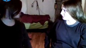 достать языком до носа