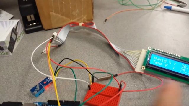 Arduino -- DHT11 w/ 16X2 i2c display смотреть онлайн