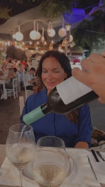 Errore comunissimo di bon ton: la bottiglia di vino vuota #shorts #trending #food #youtubeshorts смотреть онлайн