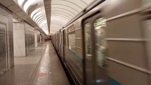 / Электропоезд 81-717/714.6 «Шестёрка» №22 на станции метро «Достоевская» ЛДЛ / 24/09/2021г. Москва
