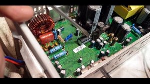 Turbosound Milan M12  шум при включении