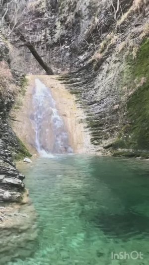 Геленджик п.Возрождение безымянный водопад в Темной щели.