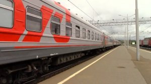 ЧС2К-735/943 с поездом Екатеринбург - Адлер прибывает