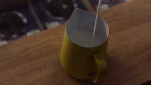 Приготовление латте макиато   Курс бариста урок №9 1080p