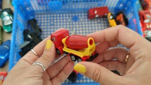 Разбор машинок. Купила игрушки и книги на барахолке. Autos. Cars