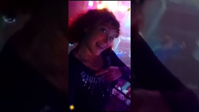 Живу на позитиве! Танцуя ! Ушла и не вернусь .