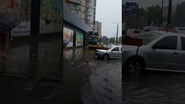 Потоп. Новоднение! Одесса. Улица Балковская плывёт. 3 августа 2019 смотреть онлайн