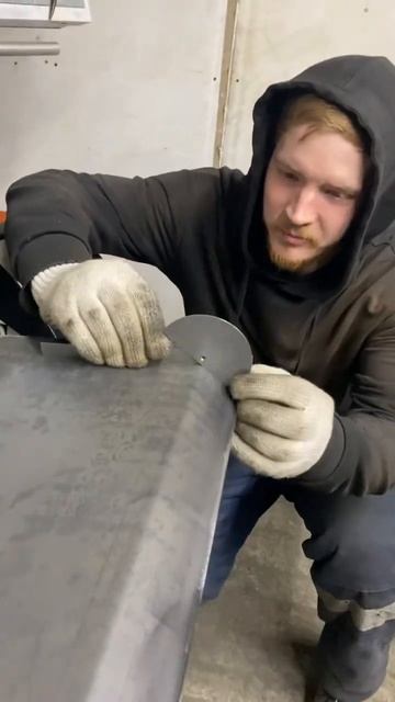 Заводская сигма 💪#крапива #рек #welding #завод #сварщик #тренды #сигма #юмор #shortsvideo #шутка смотреть онлайн