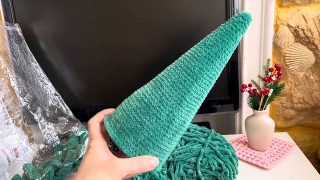 Вязаная ёлочка из плюшевой пряжи 🎄