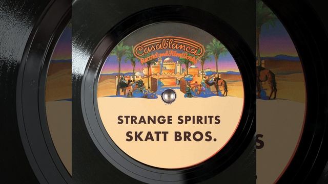 Strange Spirits смотреть онлайн