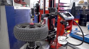 Hunter Revolution WalkAway Tire Machine