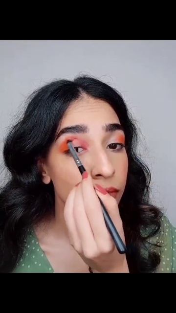Neon Makeup ft. Neha Menghwani #Shorts - Myntra