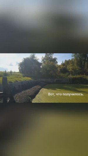 Укрепление берега пруда шифером и дубовыми сваями.