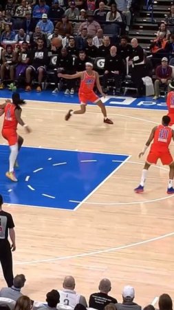 De’Aaron Fox dime to Malik Monk