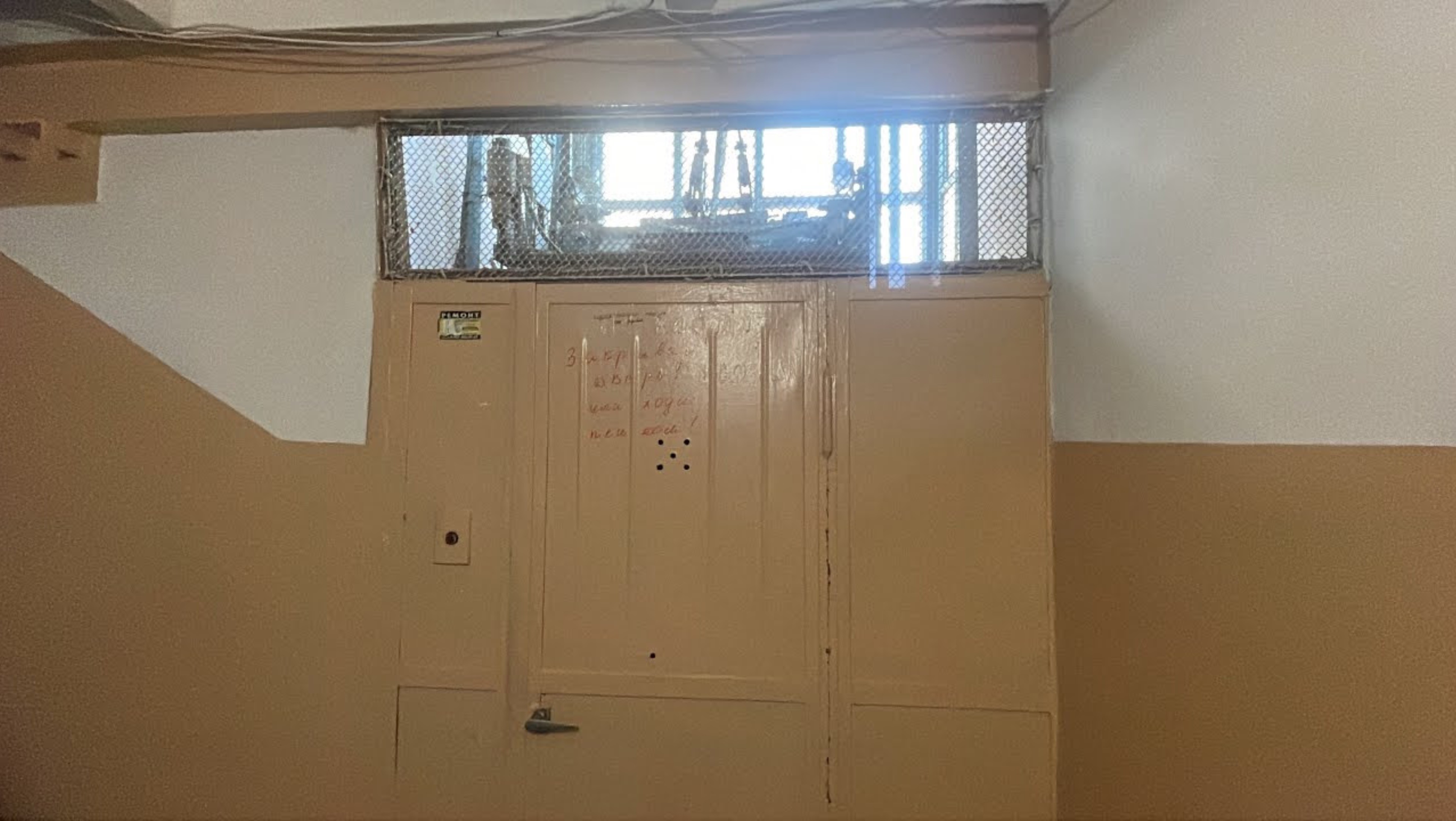 🔥САМЫЙ СТАРЫЙ В ВОЛГОГРАДЕ! Распашной лифт НЗСМ 1968 г. в. по адресу: Улица Мира, 18. Подъезд №1. смотреть онлайн