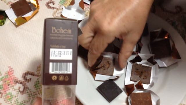 Chocolate Elit Bohem com Avelãs e Larvas. Comprados no Walmart. смотреть онлайн