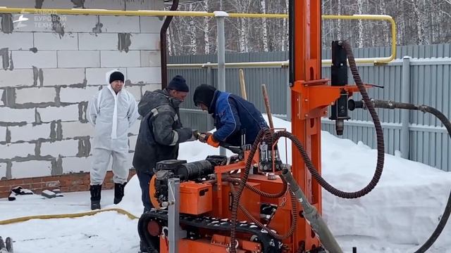 Самоходная буровая установка СБУ 2020. Реальное бурение. Пневмоударник. Видео от ЗБТ смотреть онлайн