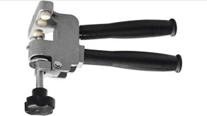 Разлом стекла 19мм на столе раскроя Intermac Genius 37 при помощи ручного механического разделителя