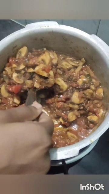 Mushroom biryani 🍄 Bhacholar recipe # beginners easy to cook # shorts # cooking # easy & enjoy 😊 смотреть онлайн