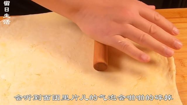 平底鍋牛肉麵包，牛肉大包子的超簡單做法！不用烤箱，不用揉麵，不擀包子皮，不用機器，外皮酥脆，內裡綿密蓬鬆噴香，好吃收不住，簡單做法詳細解說，一看就會做，沒有技巧更沒有失敗！