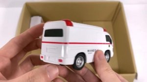 Автомобиль скорой помощи работает со звуком сирены! Тест вождения на склоне