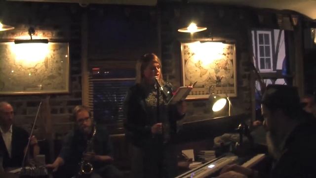 Elaine Feeney (and Quango Reinhardt) - Horse Dealer смотреть онлайн