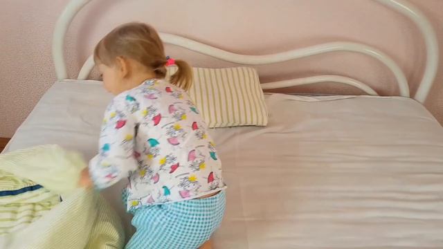 Funny toy Pink Panther keeps Alena from sleeping - Are you sleeping Song
