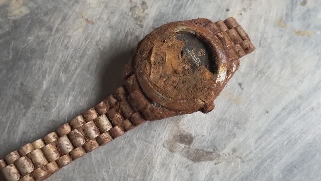 Реставрация дорогих часов Rolex найденных на свалке!!! смотреть онлайн