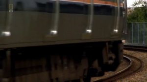 7 вагонный пригородный поезд сошёл с рельсов   За секунду до катастрофы