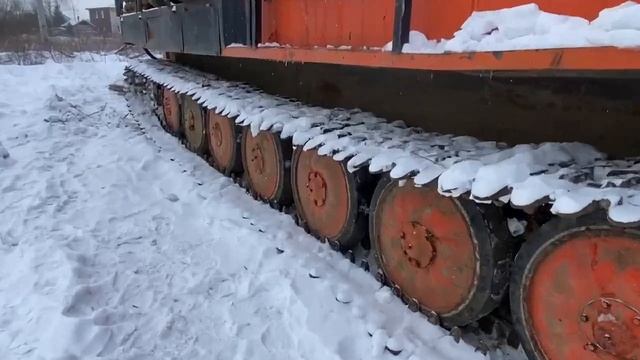 Обслужили катки МТ-ЛБу. Долили масла! смотреть онлайн