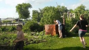 Дети устроили обливашки. Children staged a douche.