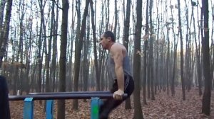 Упражнения на брусьях