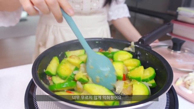 ENG | 집밥vlog 🥩방구석 레스토랑 오픈했어요~ (크림리조또,양갈비,오는정김밥,두부김치,상추비빔밥)