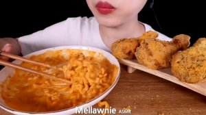 АСМР хрустящая курица и лапша, Mmm ASMR crispy chicken and noodles #asmr  #muckbang