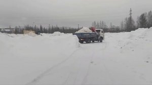 уборка снега на заправке ООО МЕТАНЭКОТРАНС г.Сыктывкар