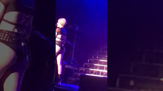 Halsey Coming Down in Philly 8.11.16 смотреть онлайн