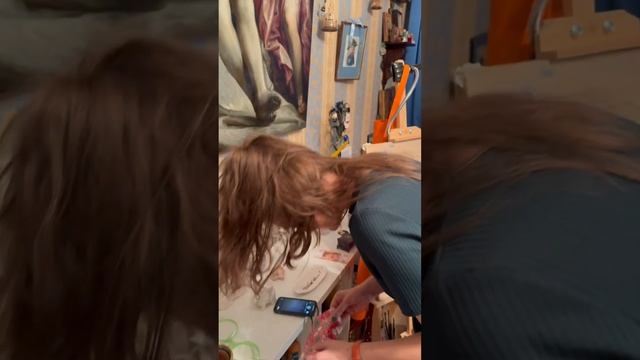 Подарок маме, ее реакция #подарок #новыйгод #2025 #трогательно смотреть онлайн